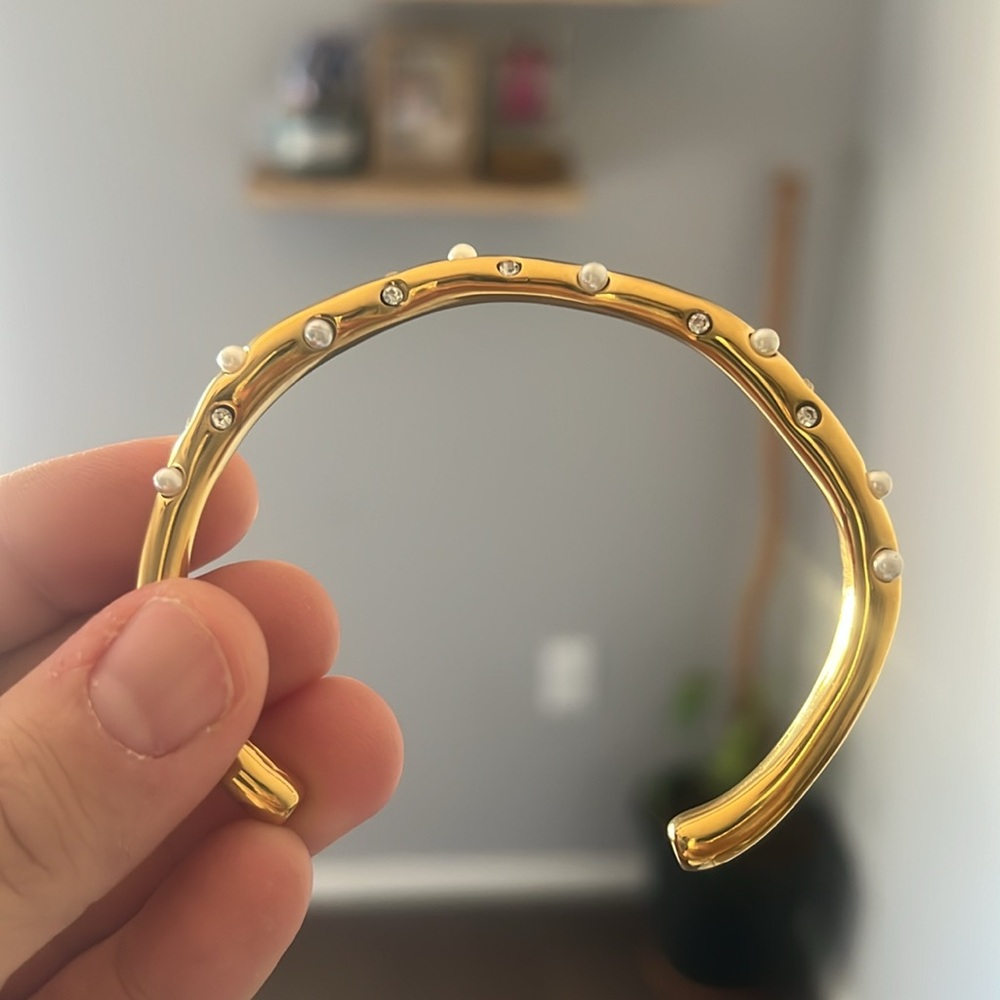 Pearl bangle